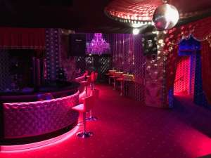   .    POLE DNCE .  -  1