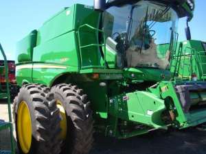   JOHN DEERE.  JOHN DEERE S670  -  1