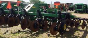  John Deere 2700.  - . -  1