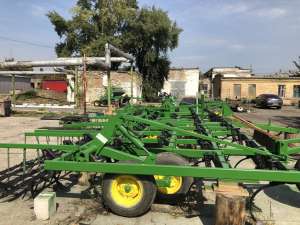  John Deere 980,   John Deere 2210 -  1