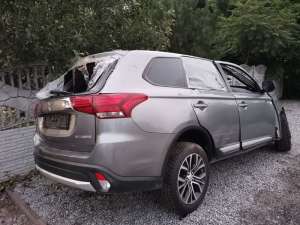  mitsubishi outlander   2017 2016 2018 -  1