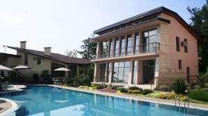 / -Royal Hills   -  1