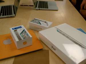 Selling Samsung GT-I9300 Galaxy S3 Unlocked Phones -  1